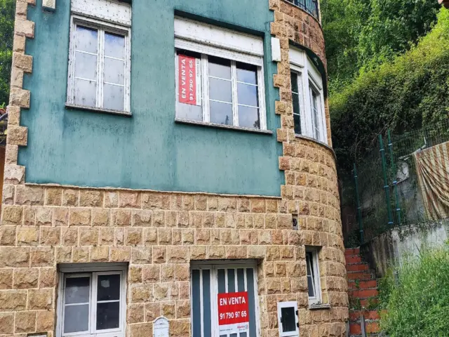 Casa en venta en Calle Lg Puente de Arco, Número 10 en Pola de Laviana por 79,900 €